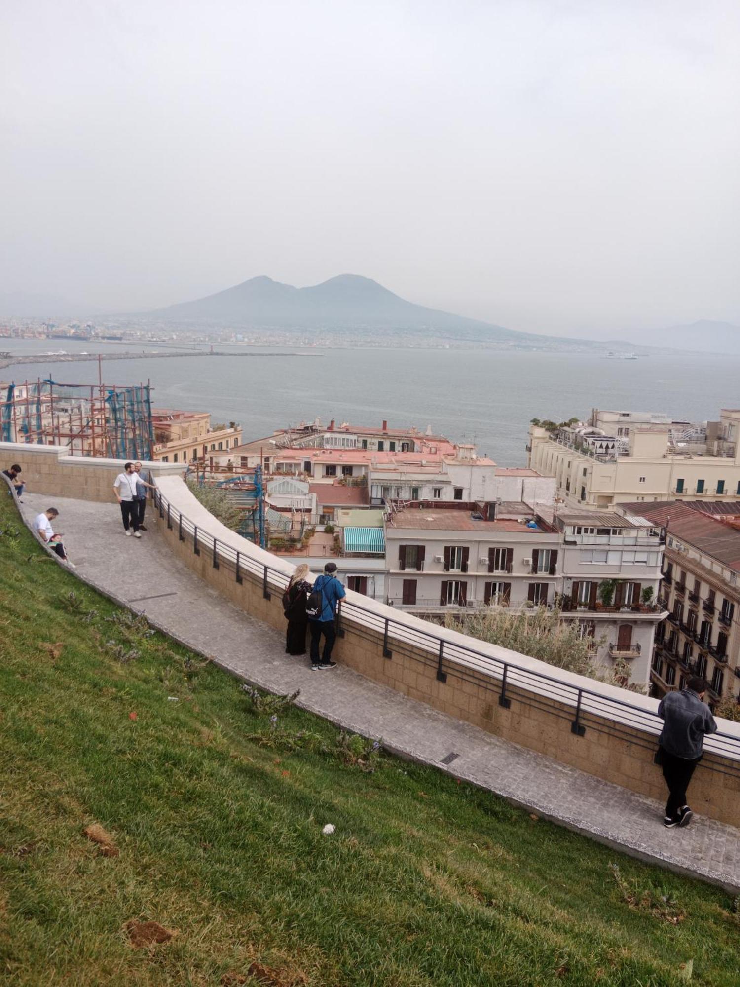La Casa Del Sole Apartment Napoli Bagian luar foto